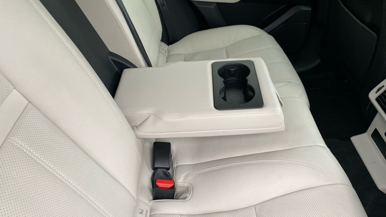 Land Rover Range Rover Velar 2.0 P250 R-Dynamic SE 5dr Auto Petrol Estate